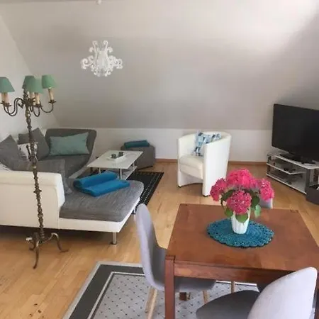 Modernisierte Mit Balkon Apartment Schuby
