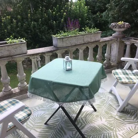 Apartment Modernisierte Mit Balkon Schuby