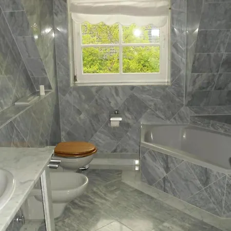 Apartment Modernisierte Mit Balkon Schuby